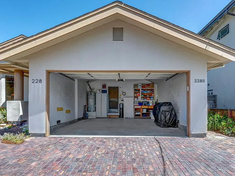 228 Oregon St — Photo 3