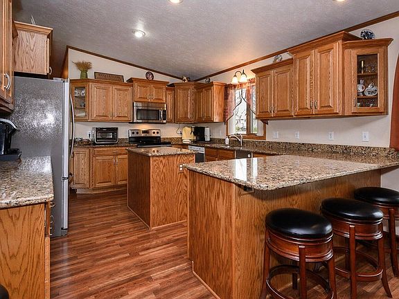 3rd image of 1140 Chestnut Dr