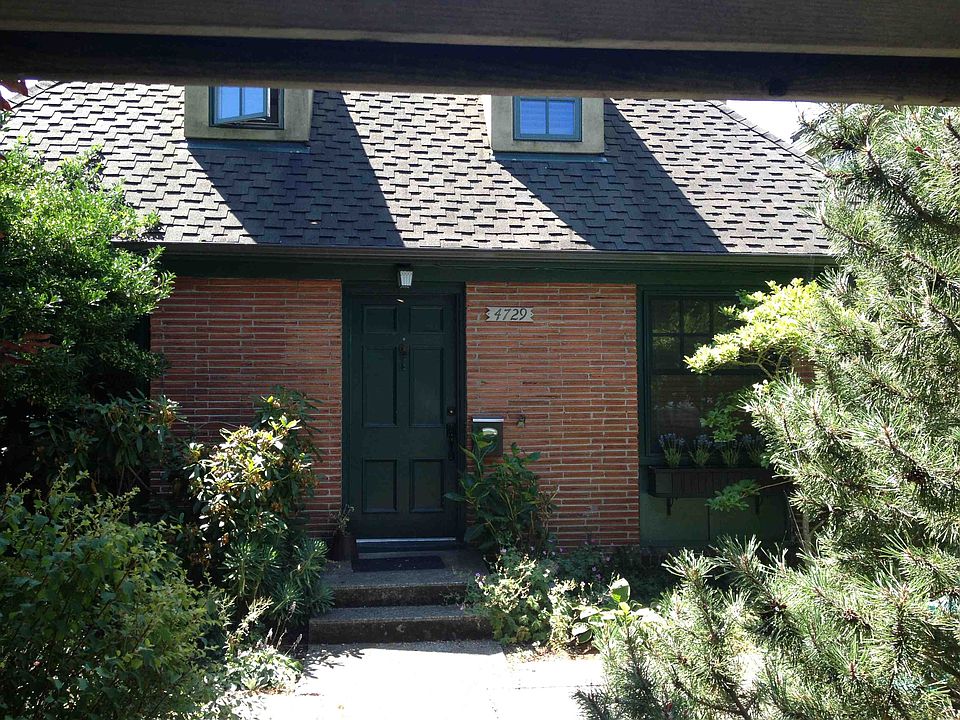 1st image of 4729 University View Pl NE