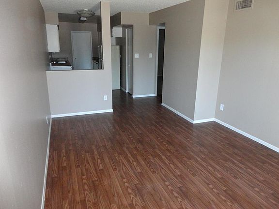 4th image of 360 E 6th Ave
