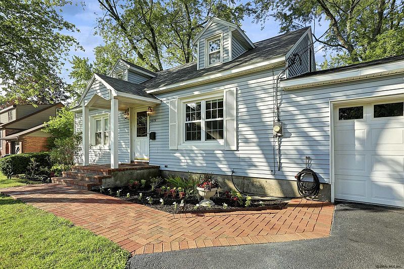 2nd image of 3019 E LYDIUS Street