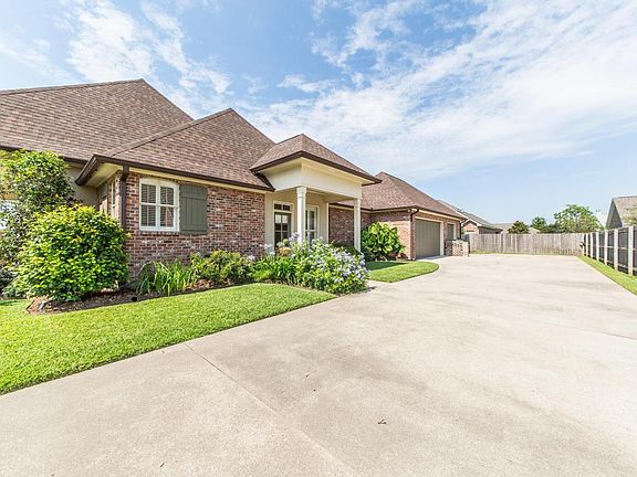 3rd image of 218 Cresthill Dr
