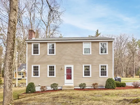 14 Countryside Rd, Pepperell, MA 01463