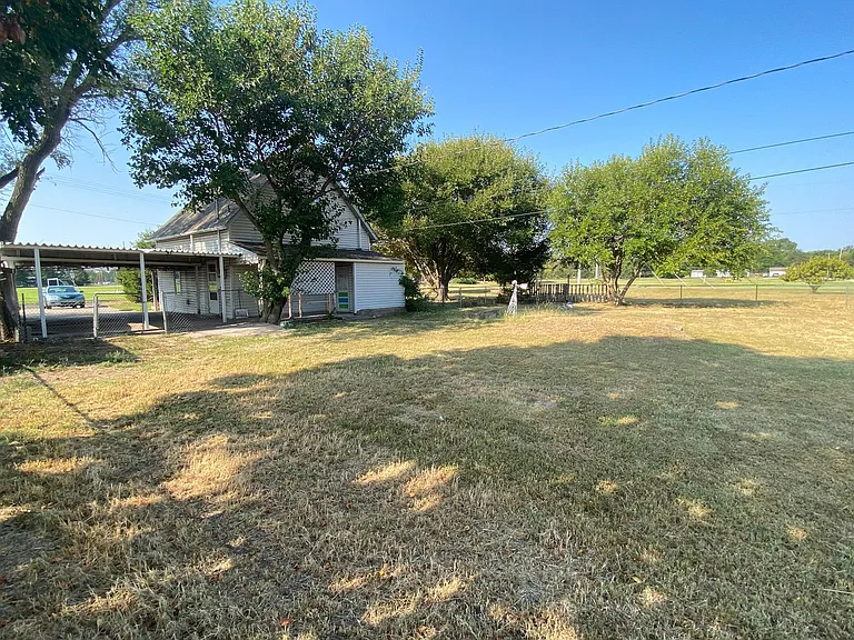 412 Harvey St — Photo 4