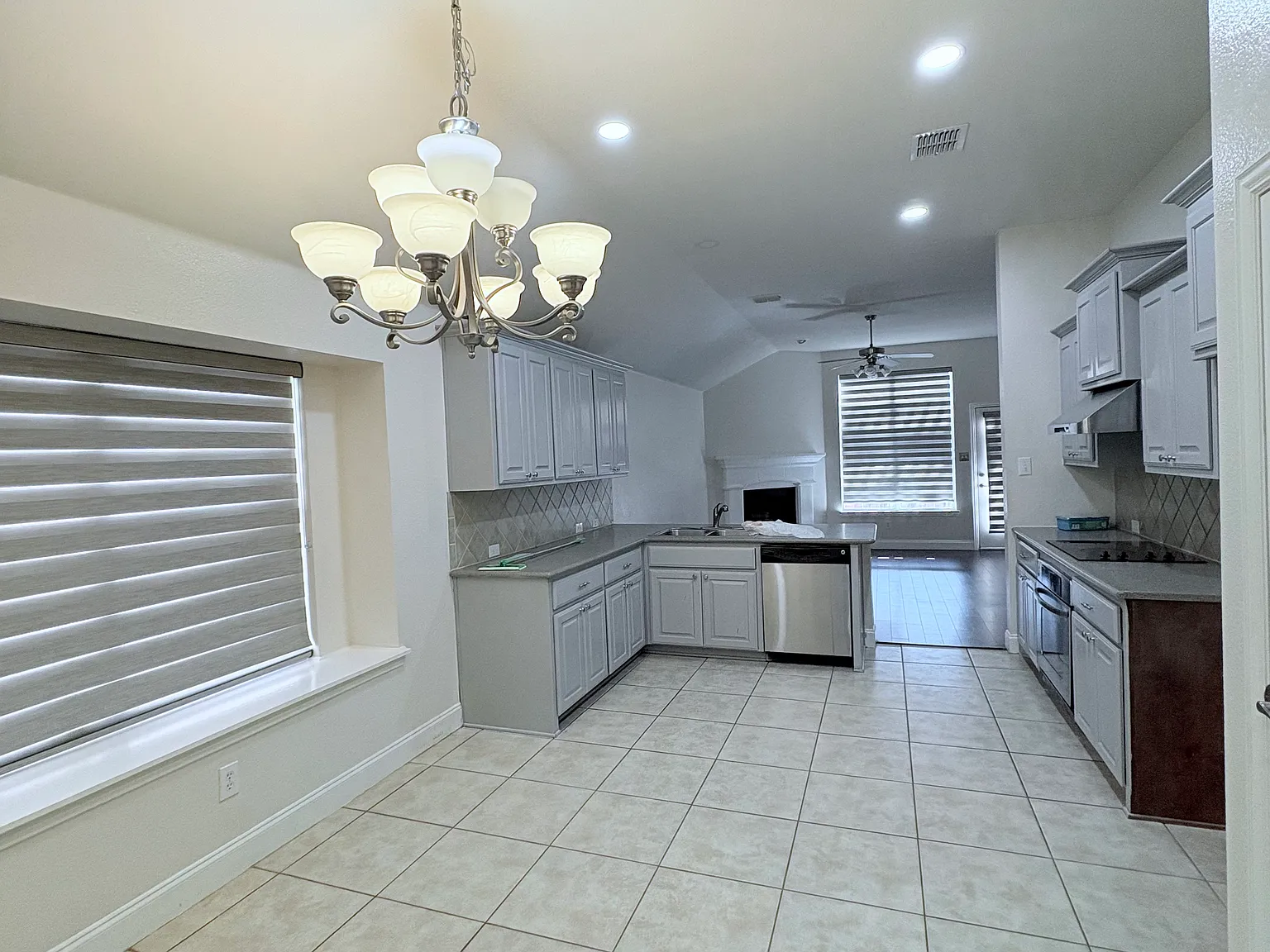 10020 Daly Dr — Photo 3