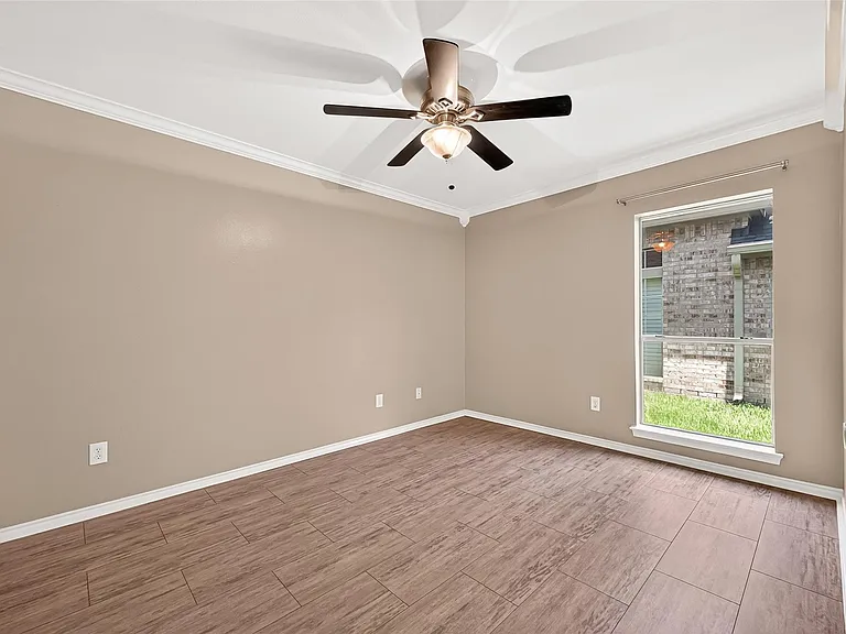 4818 Lake Catherine Ct — Photo 33