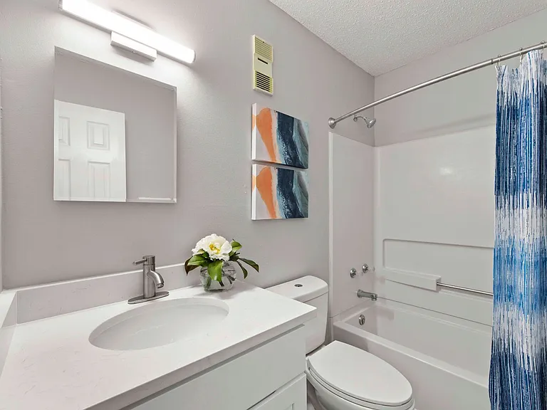 Coastline Apartments — Photo 20