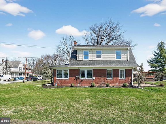 3rd image of 424 Arch St