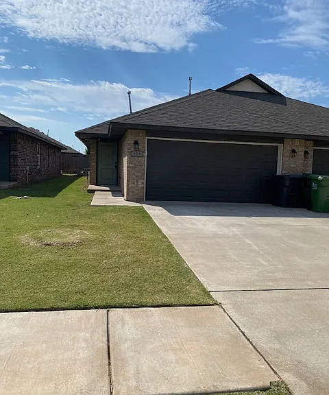814 Chase Ln — Photo 1