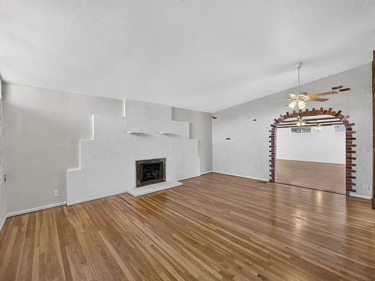 1201 W Baker Ave — Photo 7