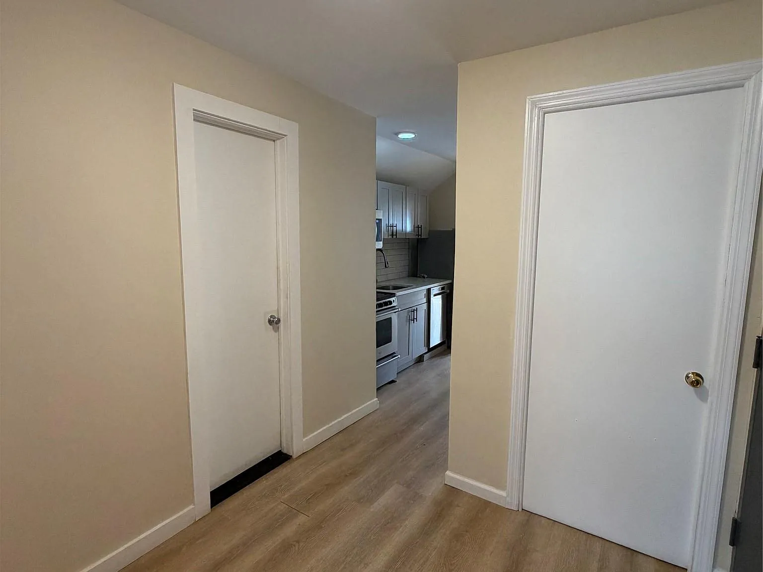2 bed, 1.0 bath, 936 sqft, $2,800 — Photo 4