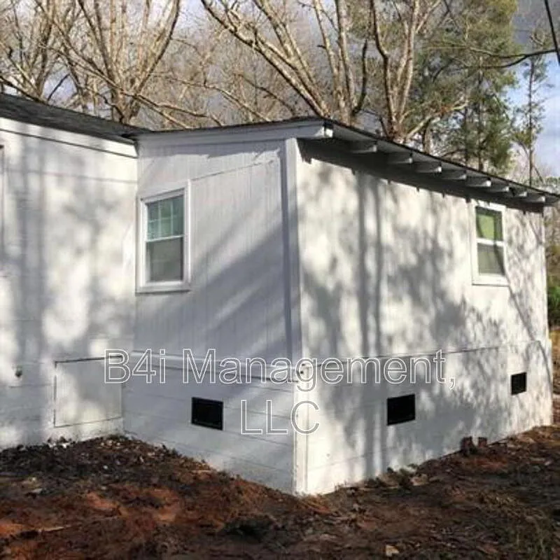 2 bed, 1.0 bath, 900 sqft, $900 — Photo 2