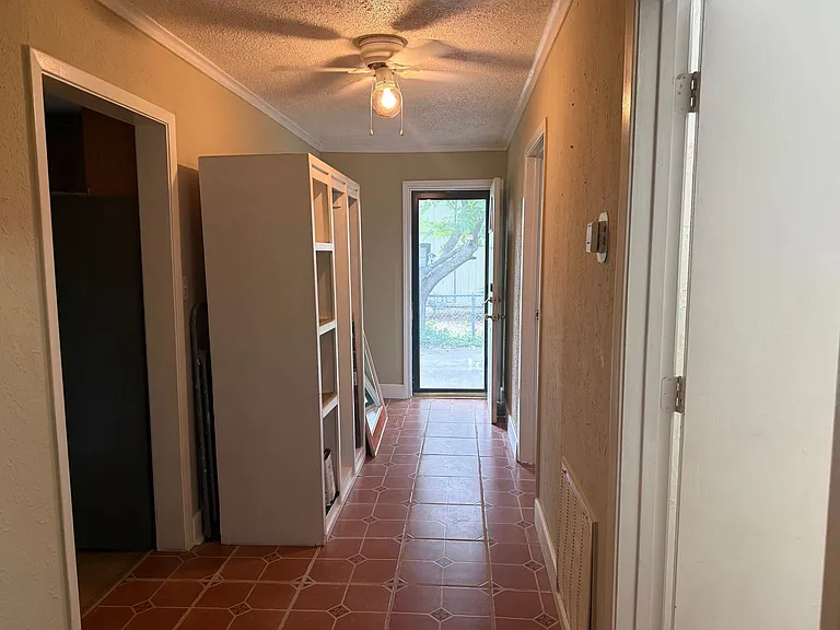 643 E South St — Photo 22