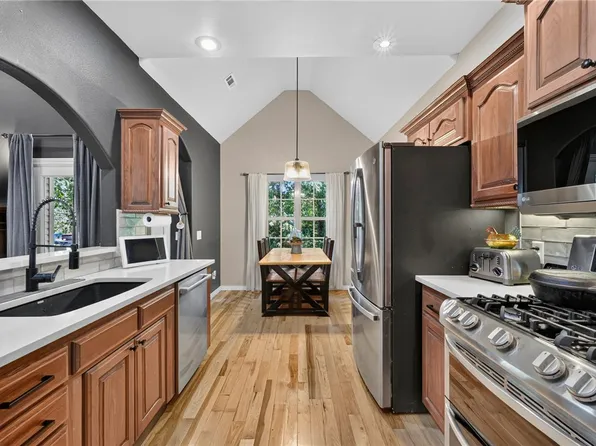 6 Burns Cir, Bella Vista, AR 72714