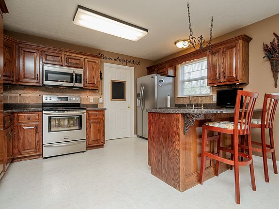 5th image of 104 Roaden Ct