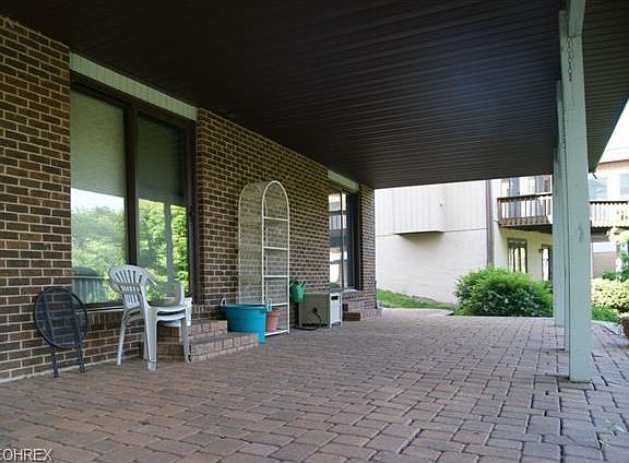 2nd image of 152 Lake Front Dr