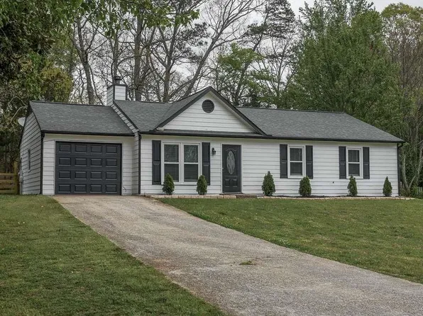 356 Meadow Trace Dr, Auburn, GA 30011