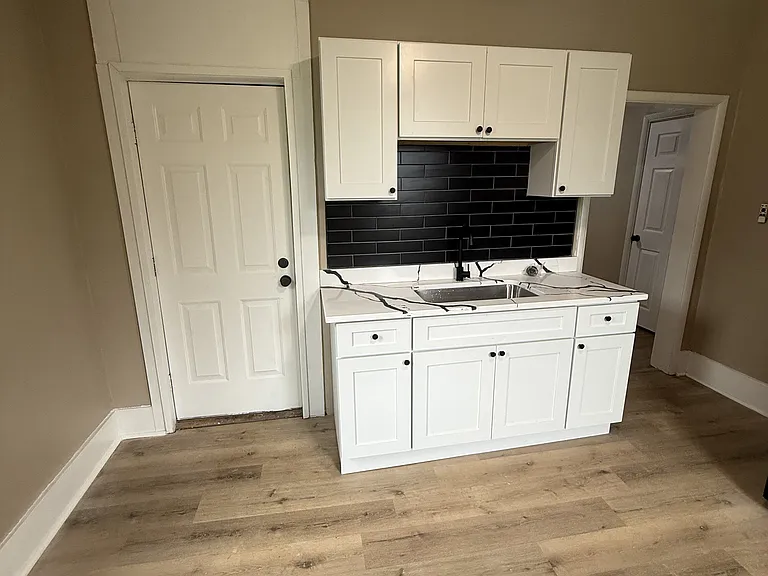 211 Gallagher Ave #211 — Photo 2