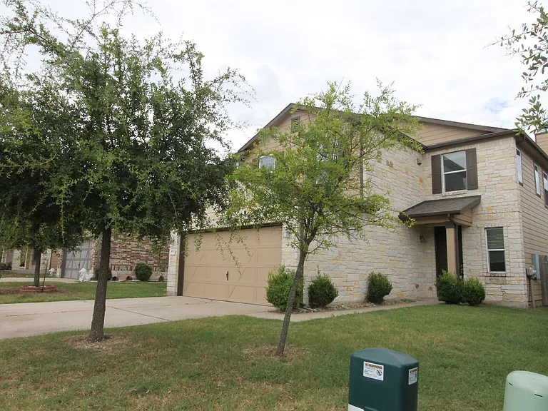 907 Solitude Dr — Photo 3