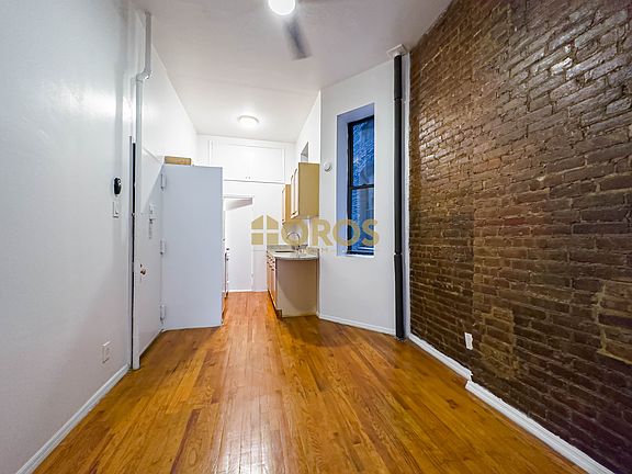 3rd image of 215 E 10th St APT 2