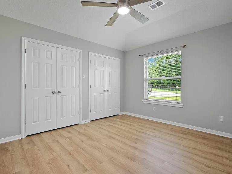 460 W Houston St — Photo 11
