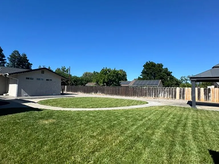 1030 W 1st Ave — Photo 28