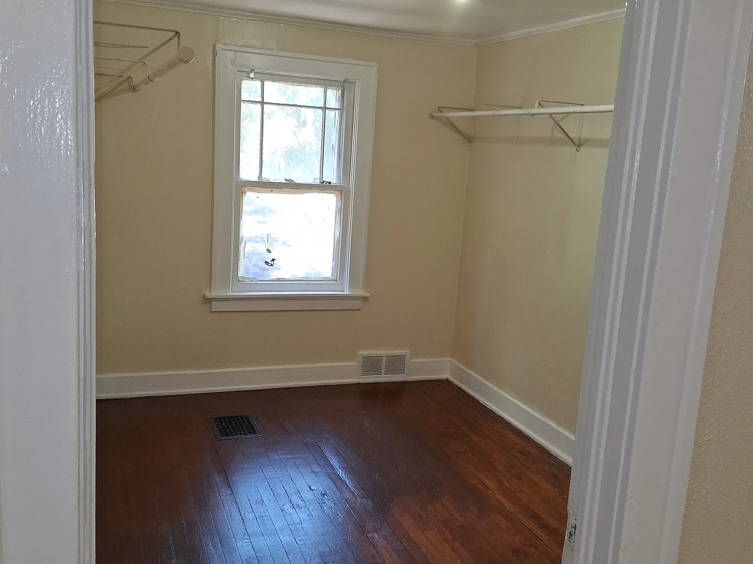 3 bed, 1400 sqft, $1,400 — Photo 3