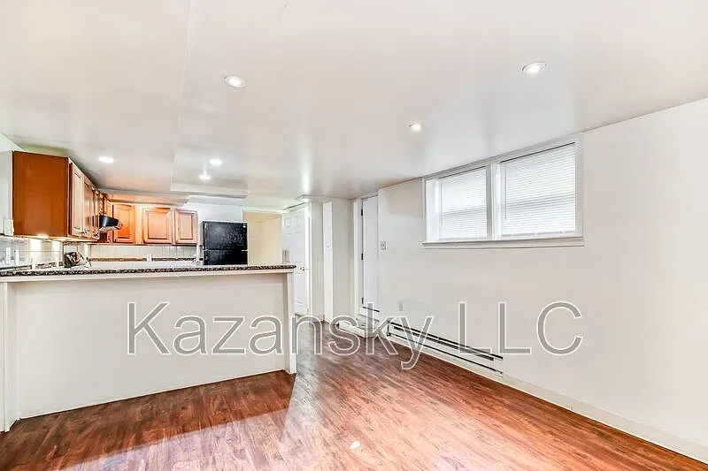 1 bed, 1.0 bath, $925 — Photo 3