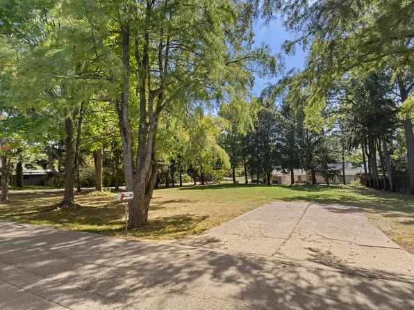 20 Greencroft Dr, Champaign, IL 61821