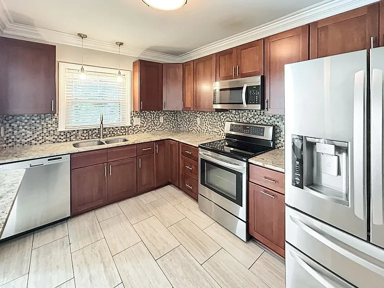 7500 Roswell Rd #11 — Photo 10