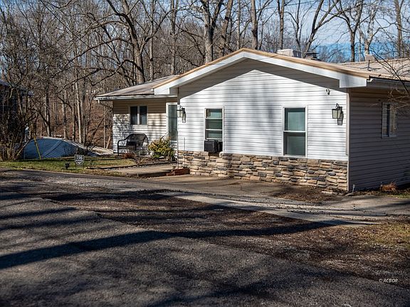 3rd image of 796 Bear Run Rd