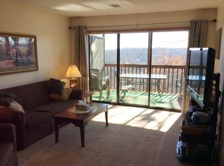 526 Notch Ln, Branson West, MO 65737