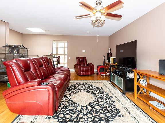 3rd image of 5400 S Hyde Park Blvd APT 7B