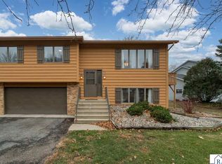 1551 Pleasant View Dr APT 201, North Mankato, MN 56003