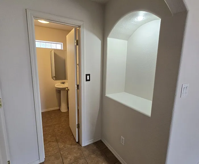 740 Mesa Del Rio St NW — Photo 4