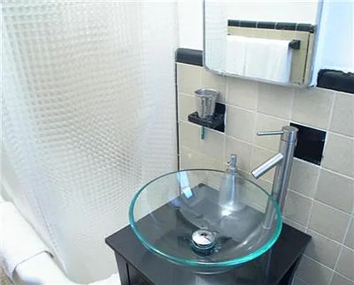 Sold by R New York | media 4