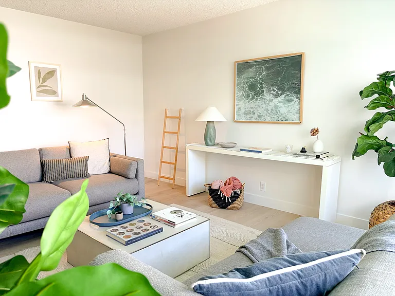Townhouse Apartments — Photo 11