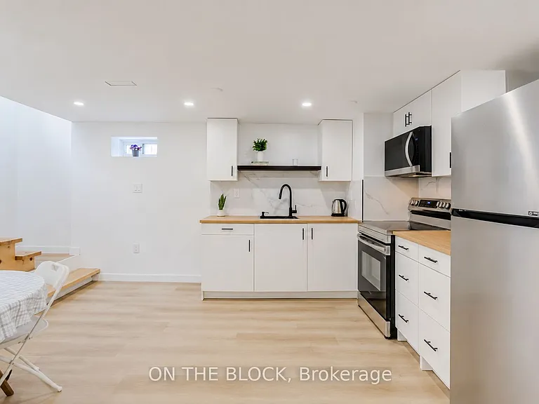 34 Henley Cres #LOWER — Photo 6