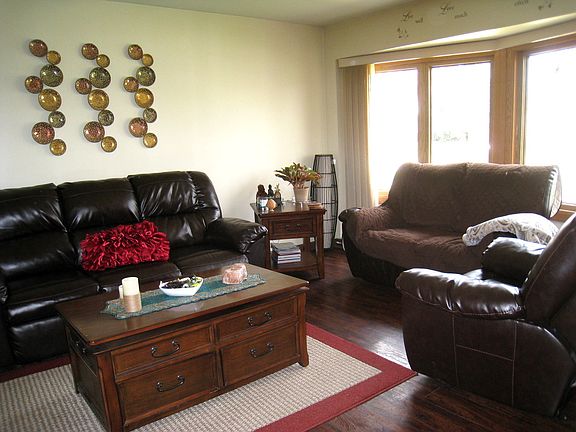 2nd image of 521 Briarwood Ln