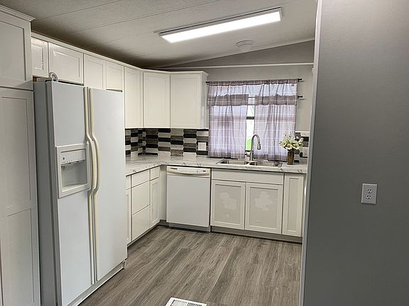 2nd image of 39626 Sunvalley Dr #35