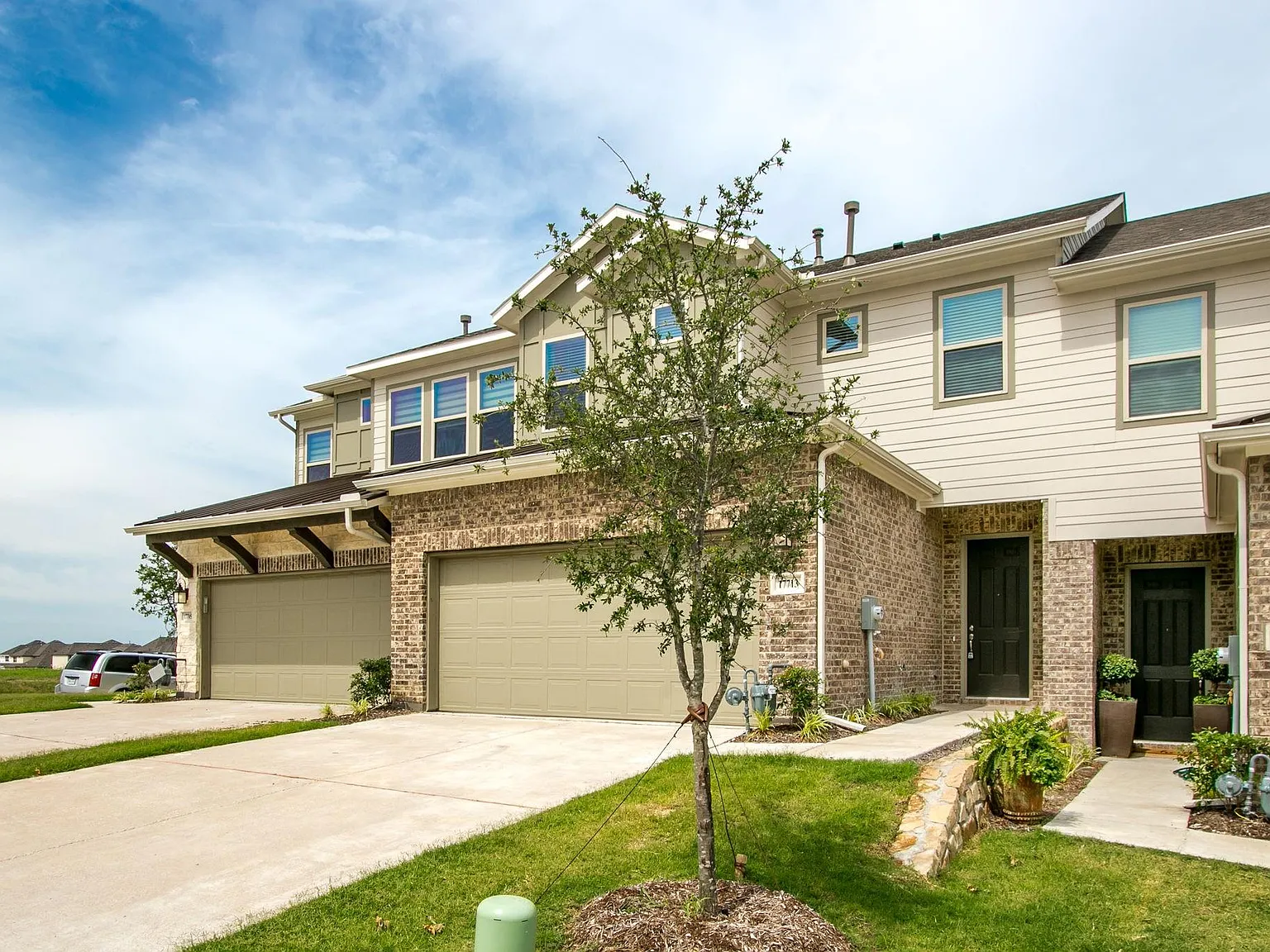 3 bed, 2.5 bath, 1941 sqft, $2,890 — Photo 3
