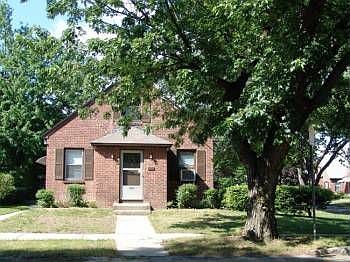 2nd image of 528 Bradford St