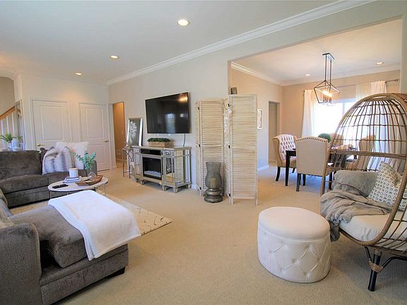 4th image of 31 Pondview Cir