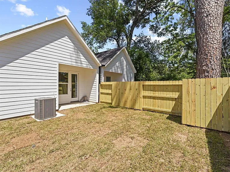 2406 Mann St #D — Photo 14