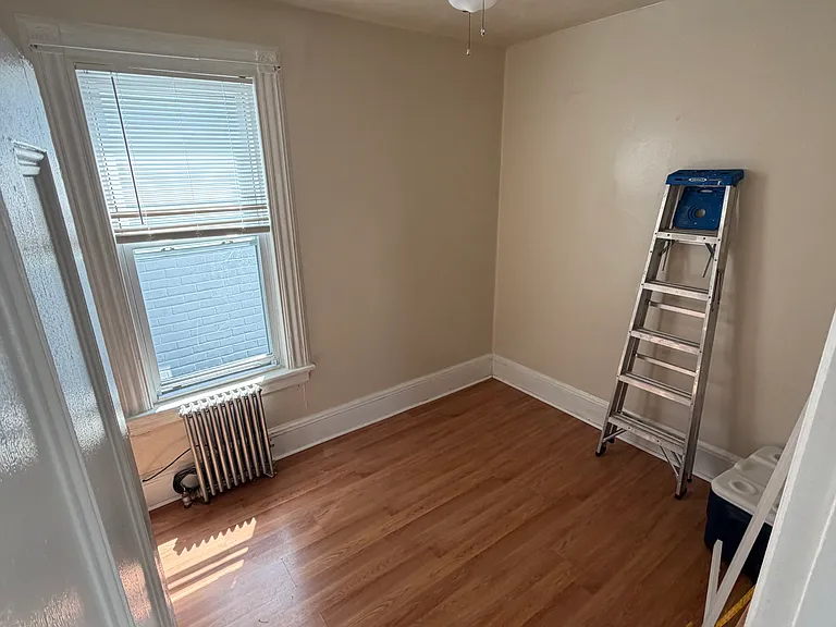 910-912 Madison Ave #2 — Photo 9