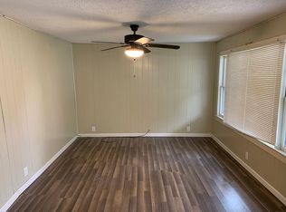 1005 Lyon St, Carthage, MO 64836