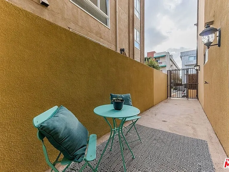 1522 Amherst Ave #101 — Photo 37