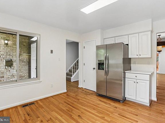 4th image of 12234 Greenleaf Ave