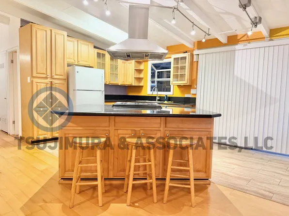 2156 Komo Mai Dr, Pearl City, HI 96782