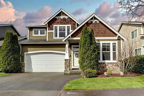 7053 Radius Loop SE Photo 1
